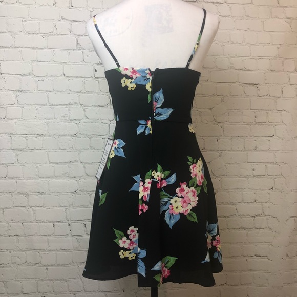 Floral Patterned Dress - Picture 3 of 6